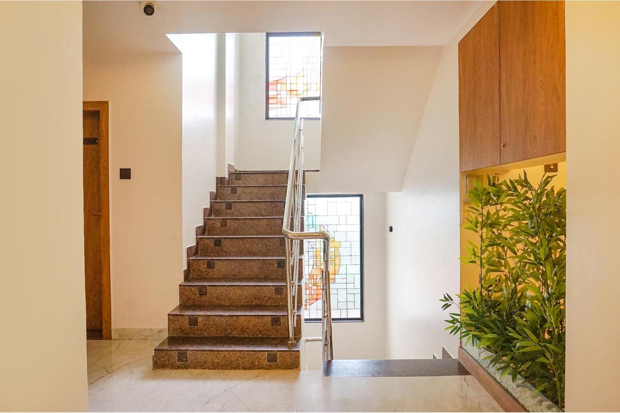 Fabhotel Prime Shourya Residency - Nr Maharshi Karve Museum Pune Bagian luar foto