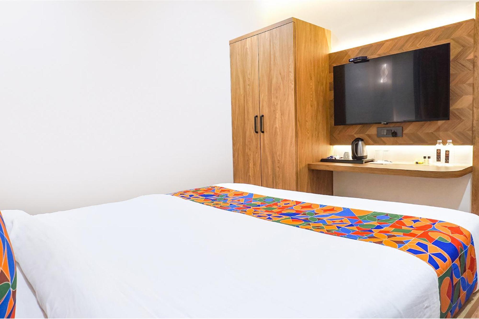 Fabhotel Prime Shourya Residency - Nr Maharshi Karve Museum Pune Bagian luar foto