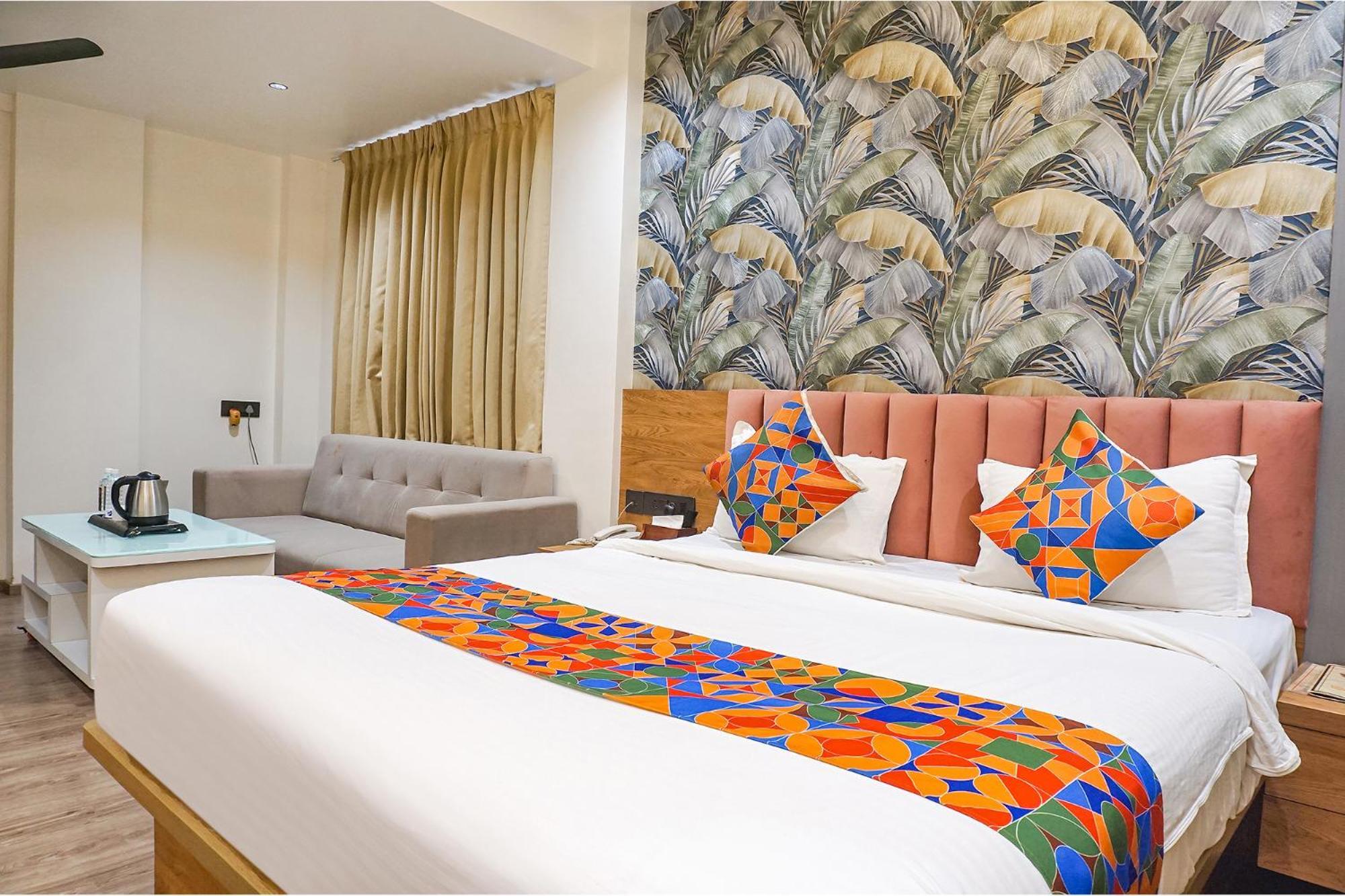 Fabhotel Prime Shourya Residency - Nr Maharshi Karve Museum Pune Bagian luar foto
