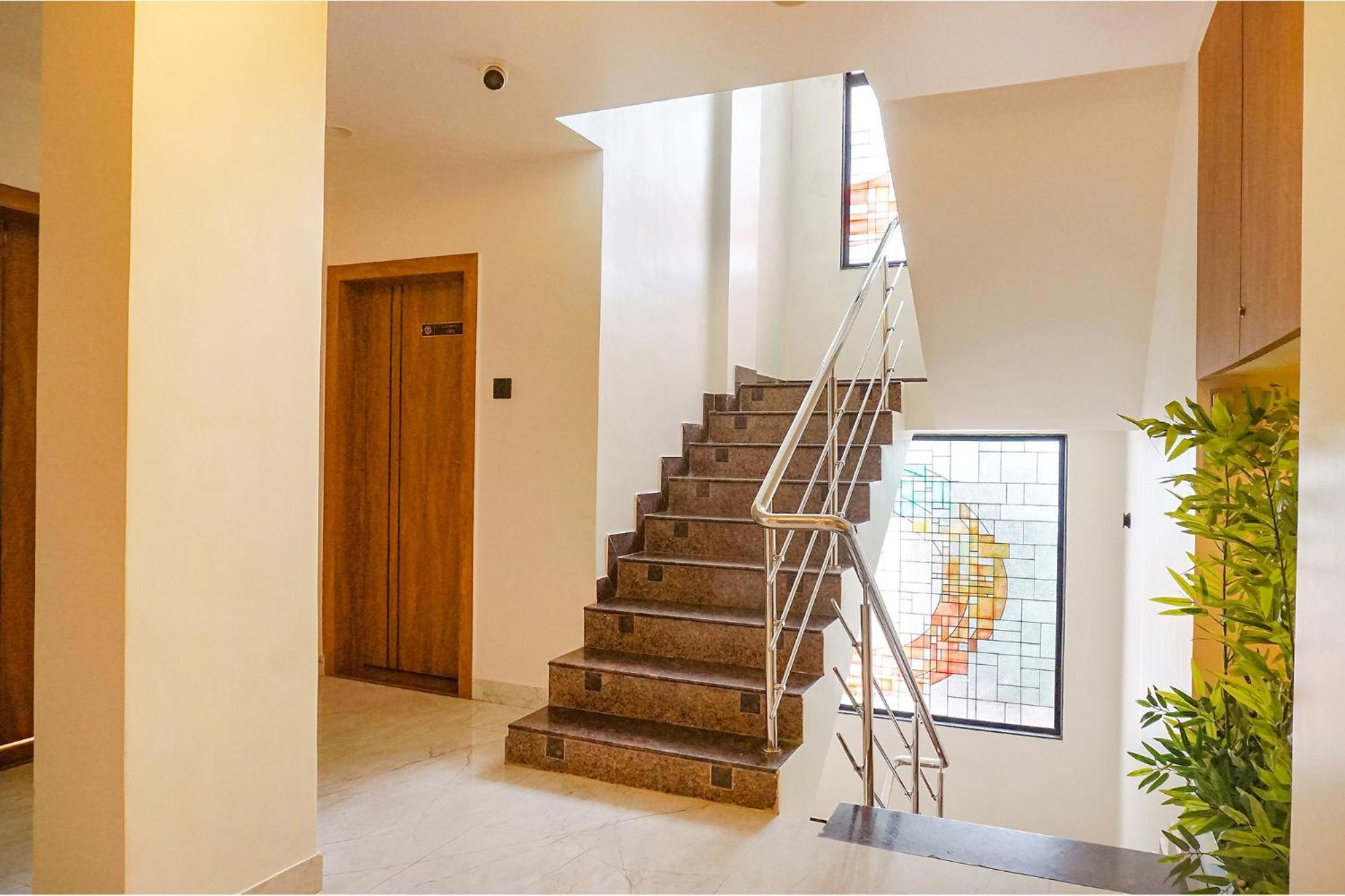 Fabhotel Prime Shourya Residency - Nr Maharshi Karve Museum Pune Bagian luar foto