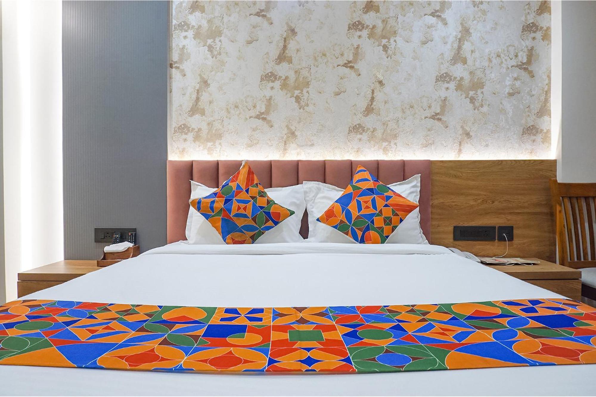 Fabhotel Prime Shourya Residency - Nr Maharshi Karve Museum Pune Bagian luar foto