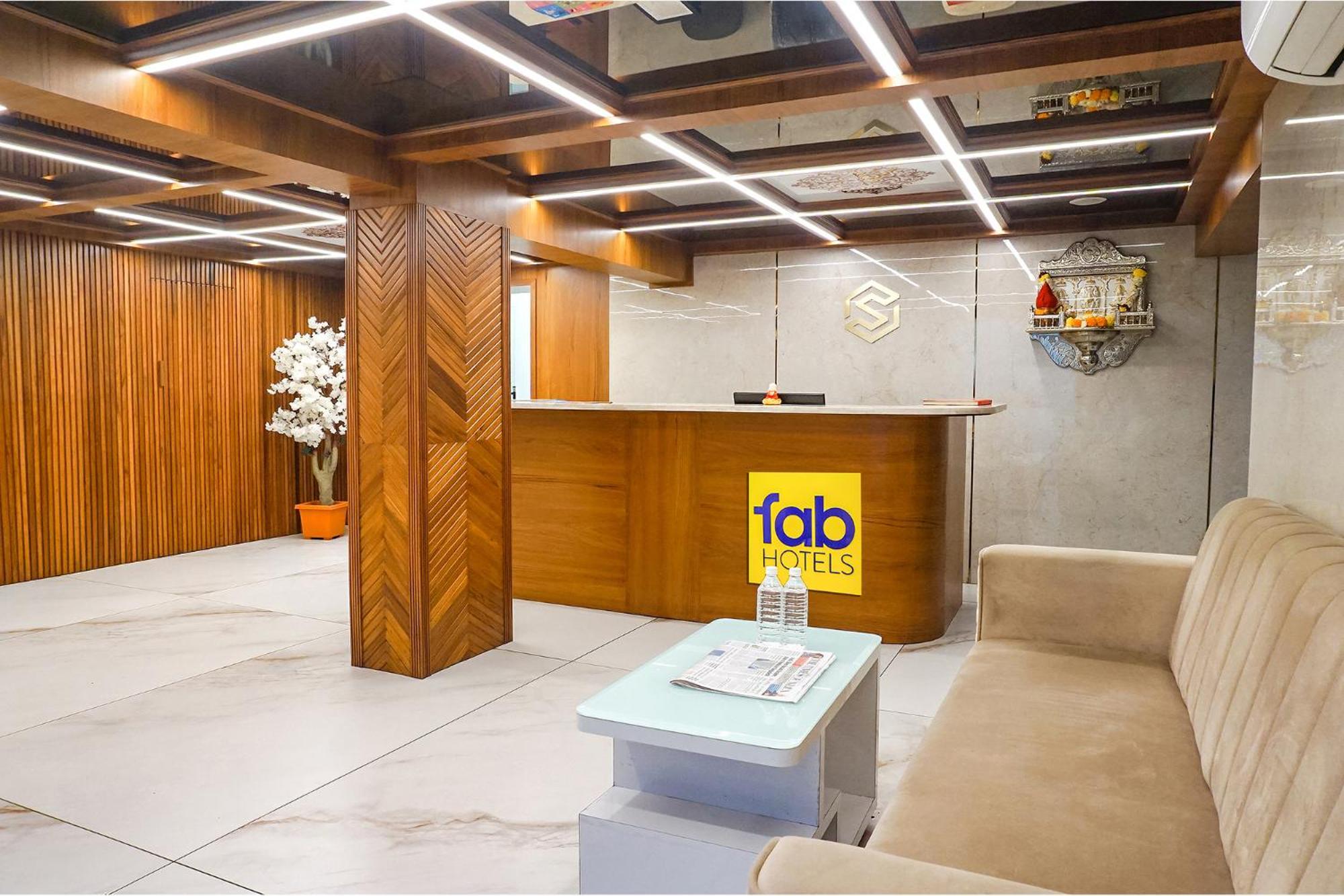 Fabhotel Prime Shourya Residency - Nr Maharshi Karve Museum Pune Bagian luar foto