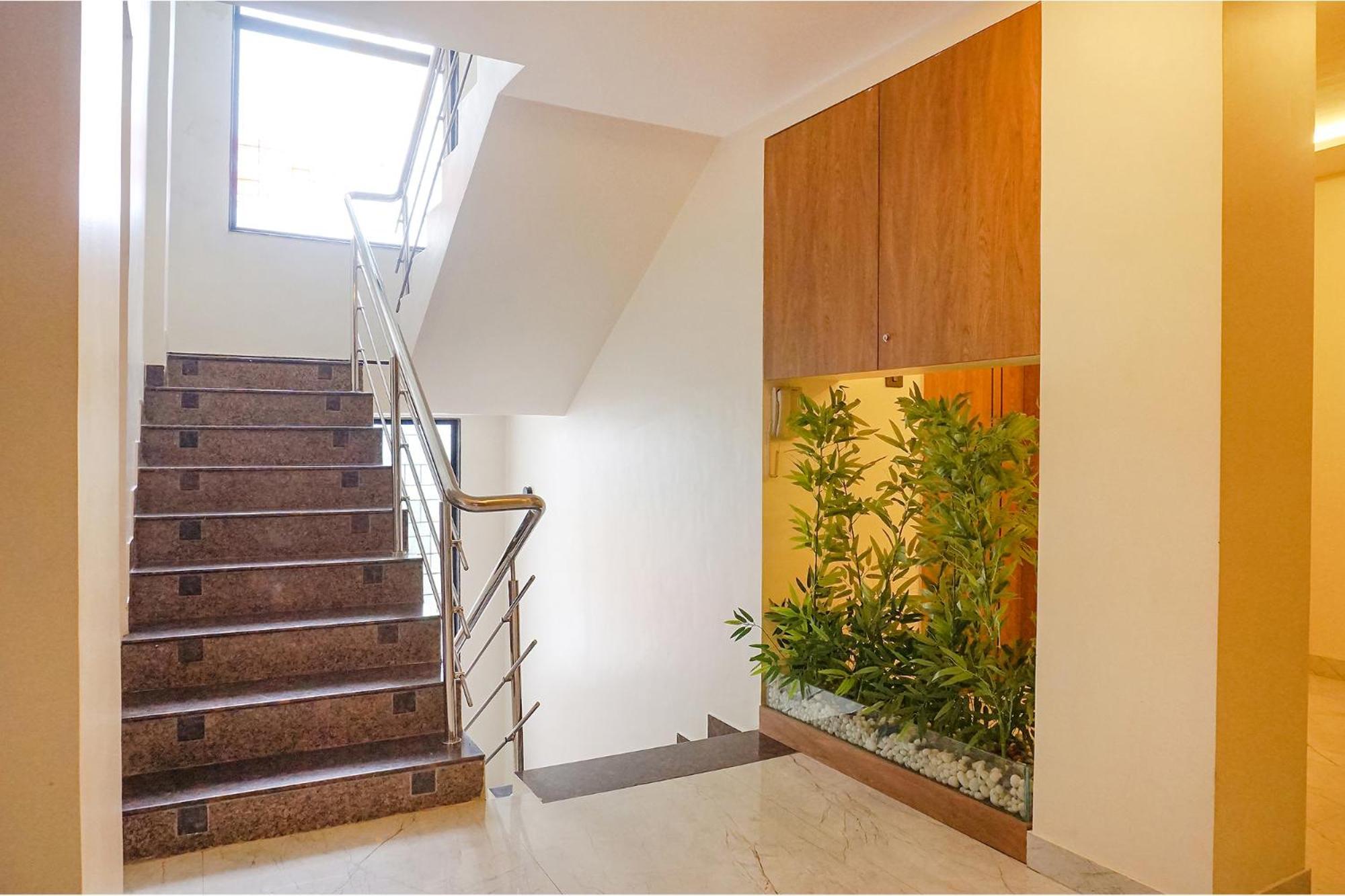 Fabhotel Prime Shourya Residency - Nr Maharshi Karve Museum Pune Bagian luar foto