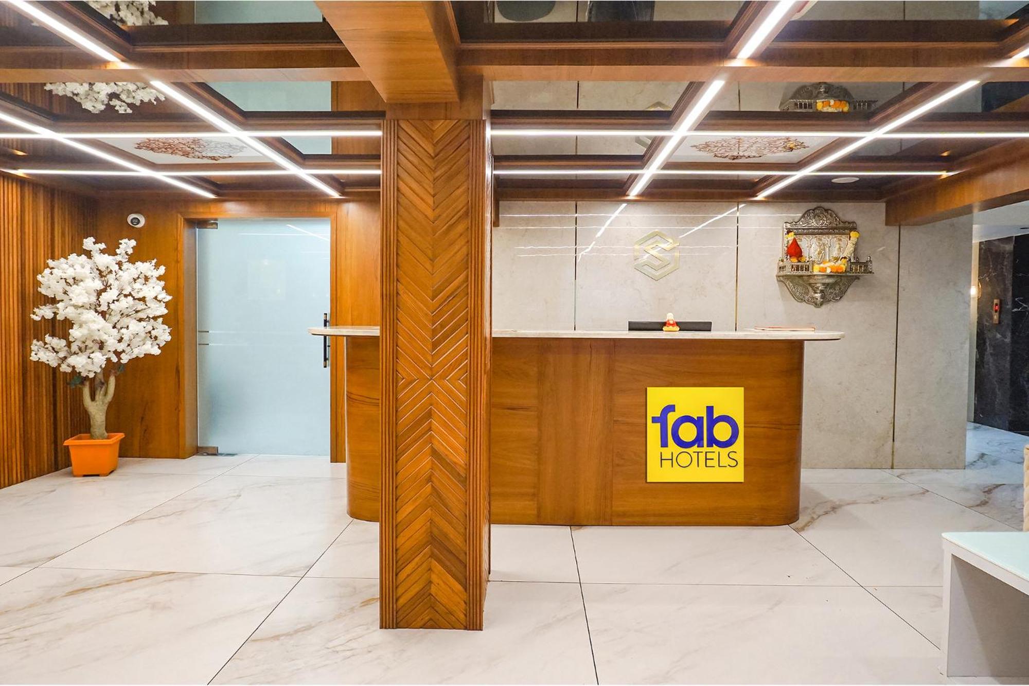 Fabhotel Prime Shourya Residency - Nr Maharshi Karve Museum Pune Bagian luar foto